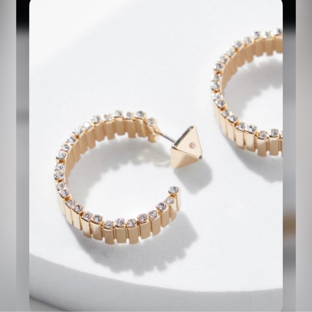 Whbm Gold Wavy Clear Crystal Hoops Size 1 45$